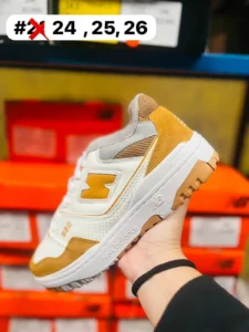 Tenis new balance premium blancos con moztaza