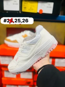 Tenis new balance premium blancos con rosa