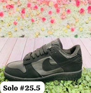 Tenis nike Dunk negros con gris