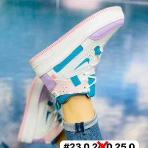 Tenis nike colors blancos con azul y lila