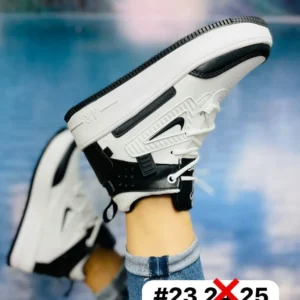 Tenis nike colors blancos con negro